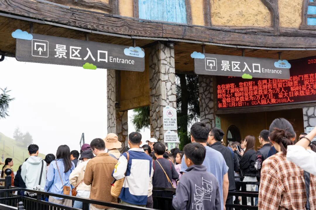 百吨南瓜装点!解锁仰天湖国庆限定浪漫