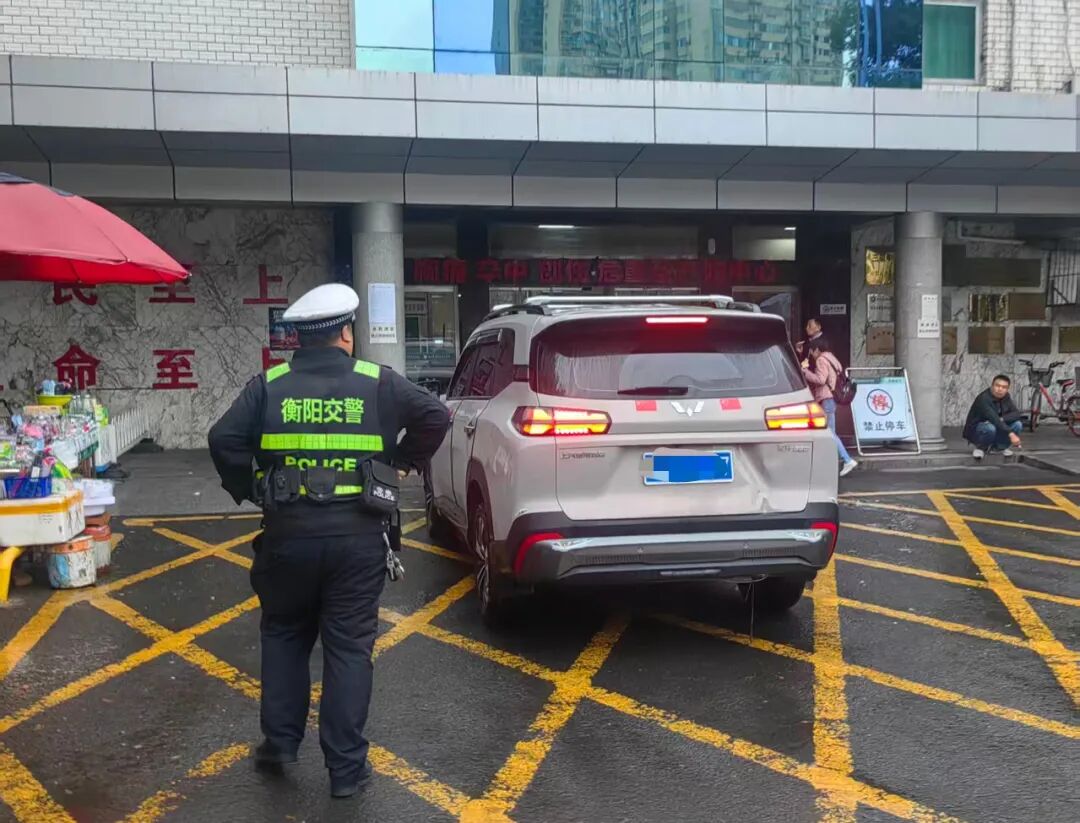 国庆假期,衡阳街头的最美 “警” 色