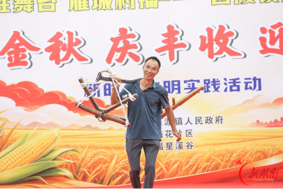 国庆不忙 来趟衡阳丨“晒金秋 庆丰收 迎国庆” 衡阳县:千亩良田披金甲,梅花村里晒丰收