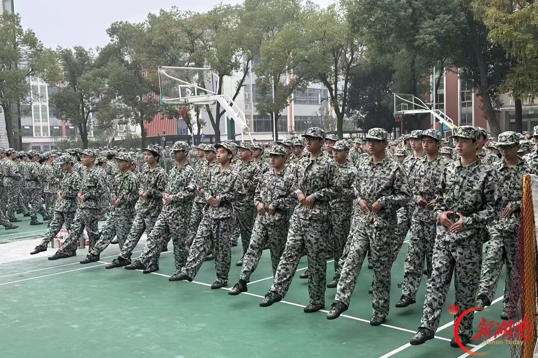 青春正步走丨新旧光影交替,正步铿锵一脉相承