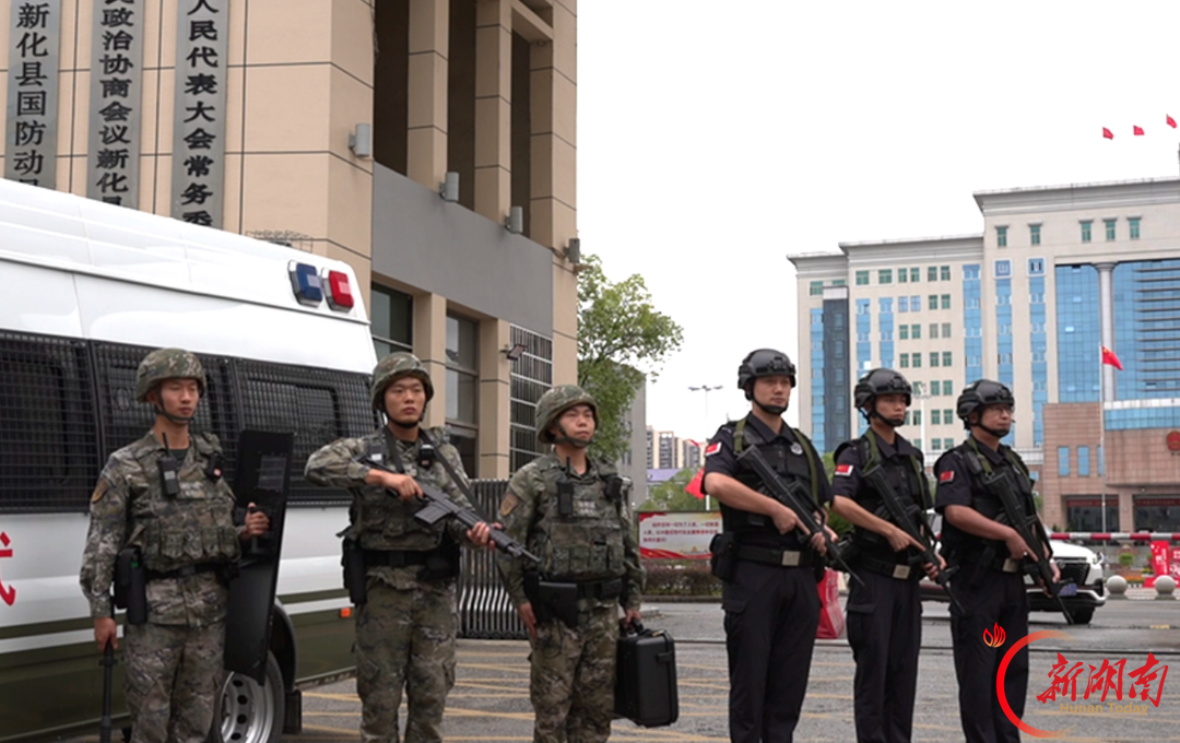 新化公安 武警联勤武装巡逻 守护万家平安
