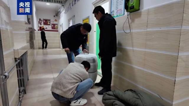 为游客铺床的文旅局长,回应争议