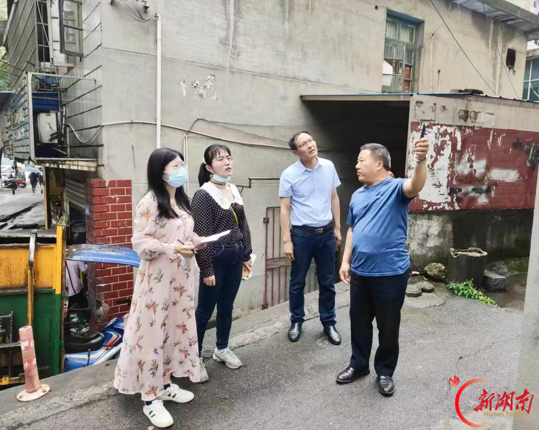 管百家事，暖万人心——记第八届湖南省“人民满意的公务员”管婧
