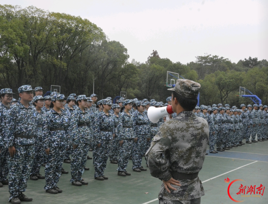 青春正步走丨迷彩砺初心,青春正步走