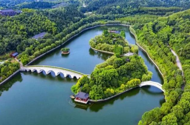 红色湘潭·礼赞国庆㉞丨氛围感拉满！盘龙大观园600平方米巨幅五星红旗献礼国庆