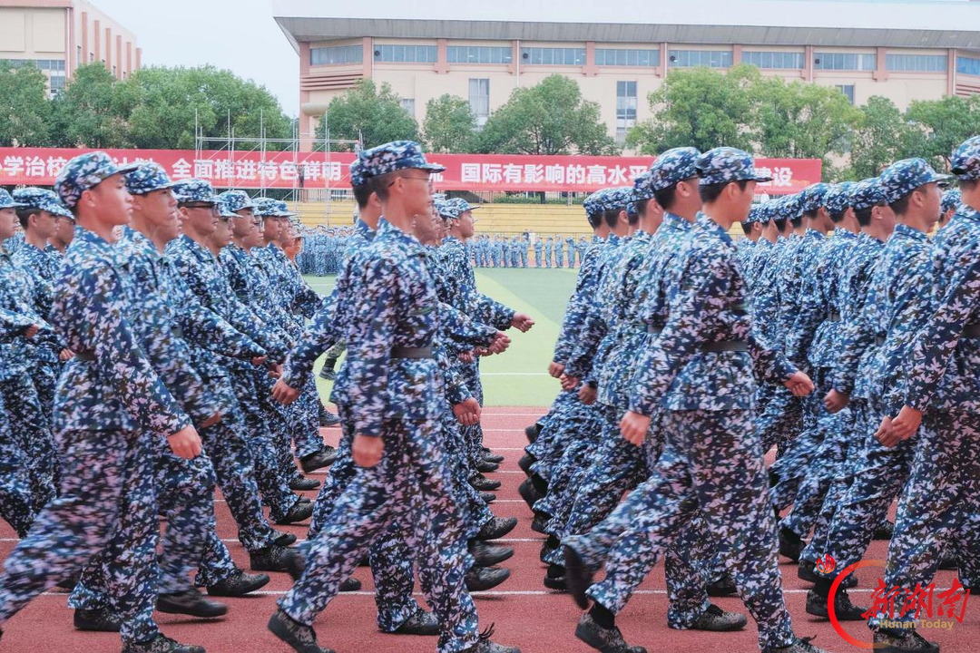 青春正步走丨迷彩展雄姿 青春砺初心——物电八连圆满完成方阵队评比