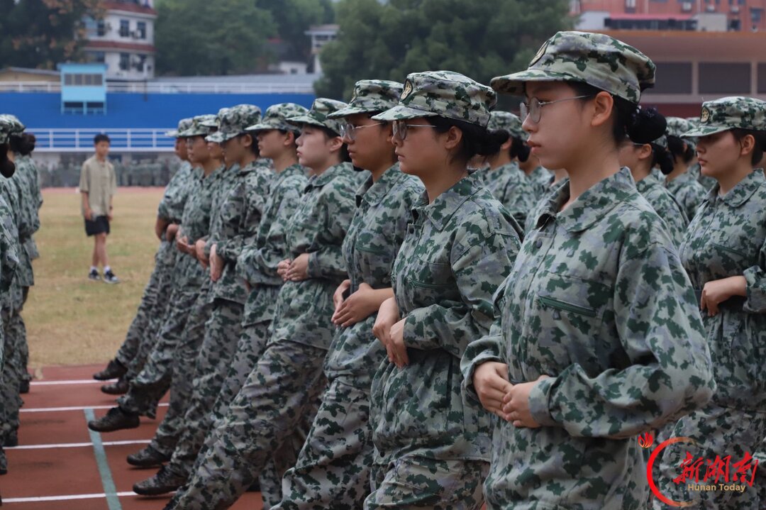 青春正步走丨新旧光影交替,正步铿锵一脉相承