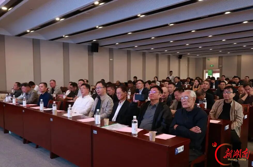 凝聚校友力量,共迎七十华诞,汨罗一中召开校友召集人(联络人)会议