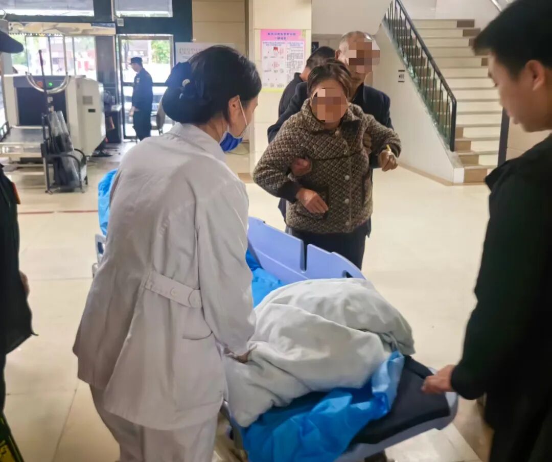 国庆假期,衡阳街头的最美 “警” 色