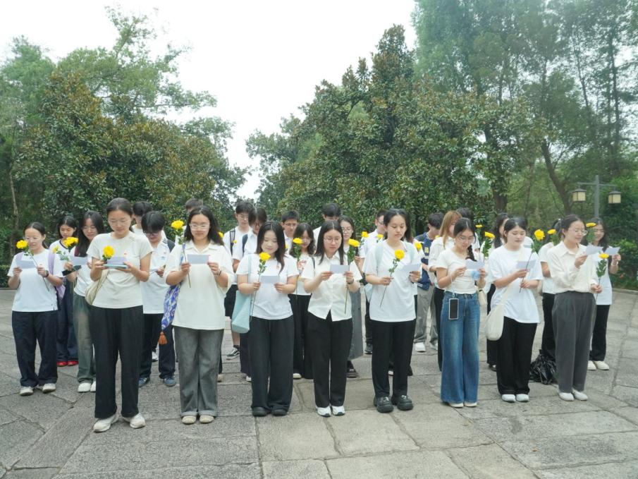 长理学子赴杨开慧烈士纪念馆开展主题党日活动