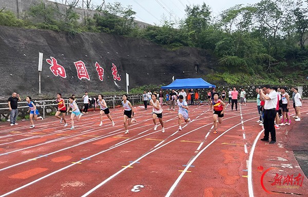 校门打开一小步，全民健身一大步  衡阳县：学校操场变市民健身房