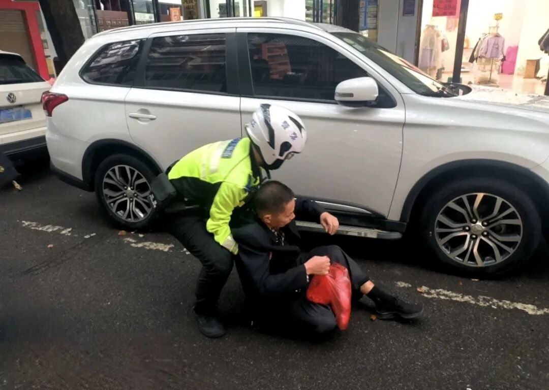 国庆假期,衡阳街头的最美 “警” 色
