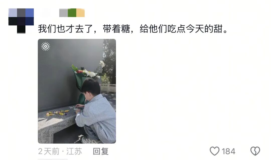 摩友误停烈士纪念碑平台,察觉失礼后一番举动打动网友