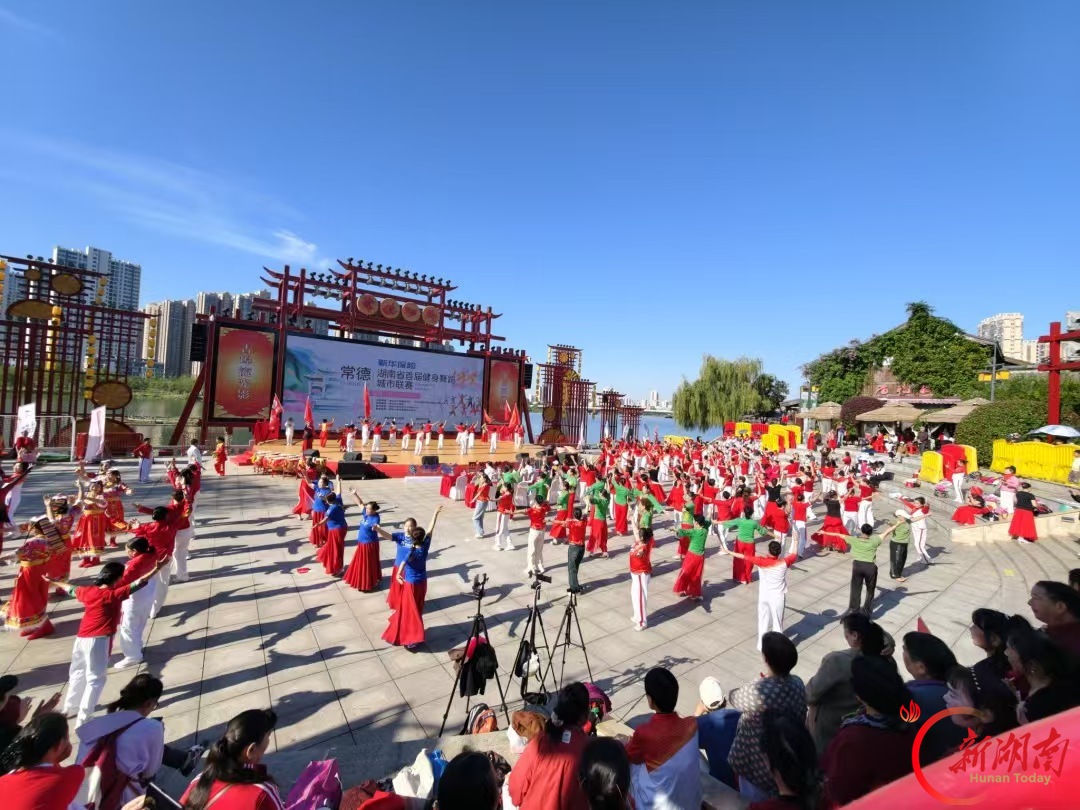 湘舞联赛常德赛区在河街开赛