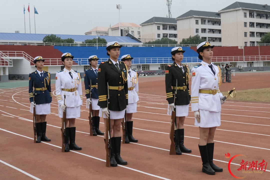 青春正步走丨青春淬锋芒 军训正当时