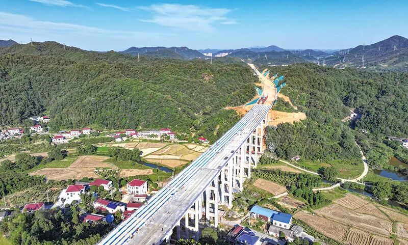 浏江高速国庆假期不停工 全力冲刺四季度建设目标