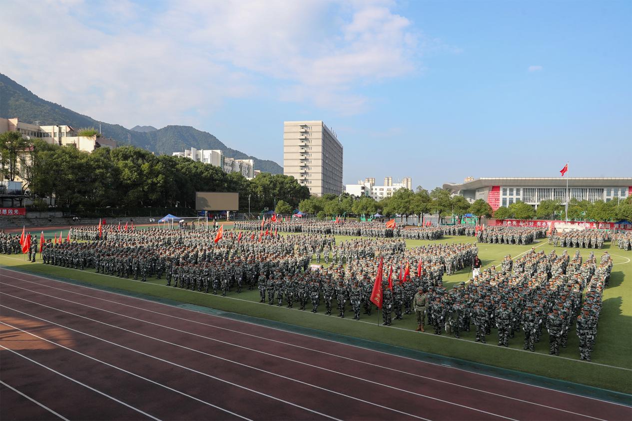 湘南学院举行2026级新生军训成果汇报暨总结表彰大会