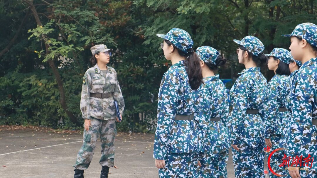 青春正步走丨迷彩铸担当，温情伴成长