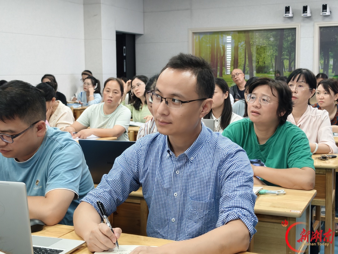 湘钢一中教育集团市十二中：数智赋能优课堂 以赛促研共成长