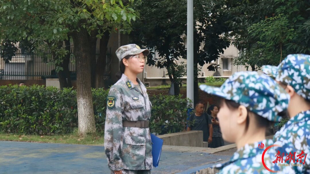 青春正步走丨迷彩铸担当，温情伴成长