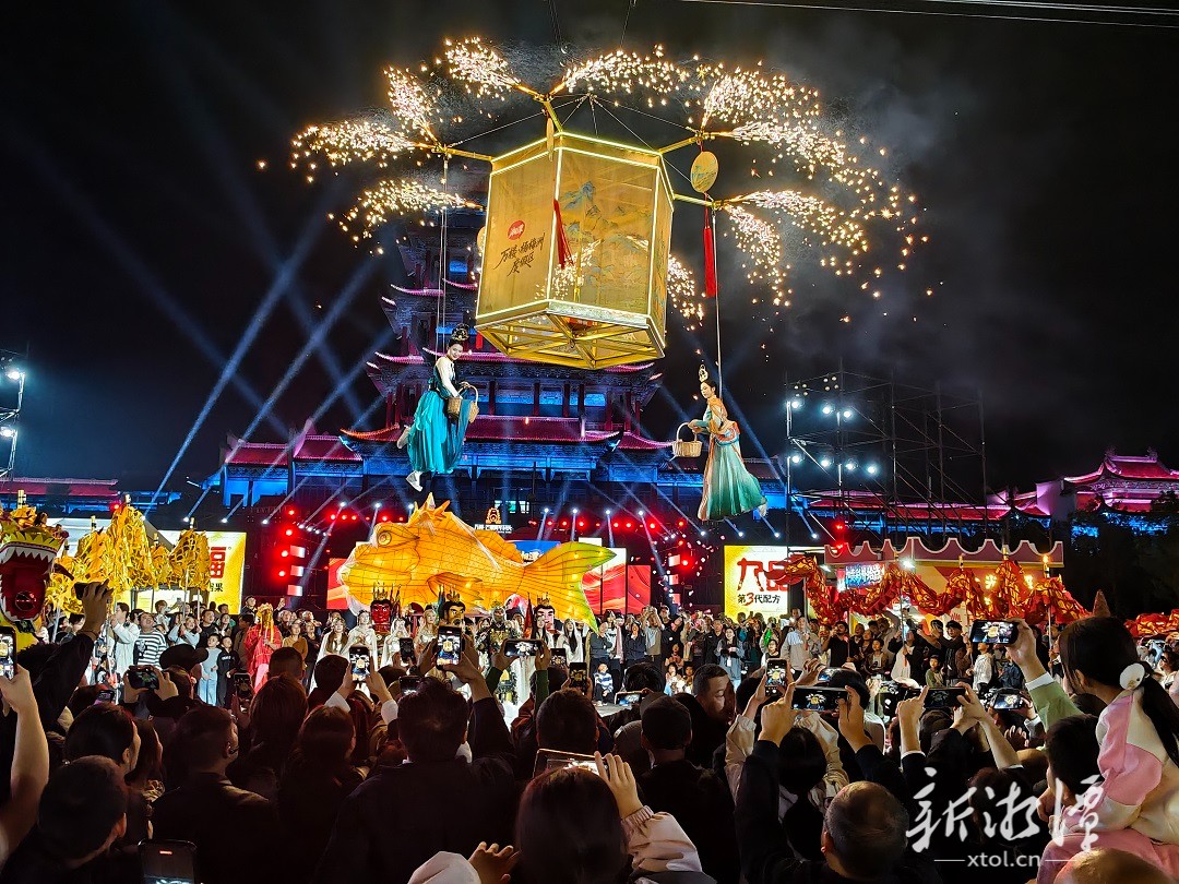 国庆假期热度拉满 万楼·青年码头好戏连台