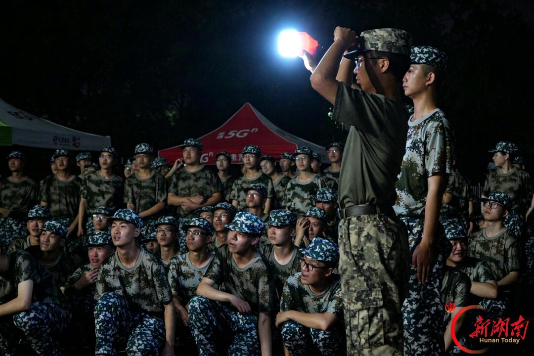 青春正步走丨夜训砺初心，迷彩绽星辉