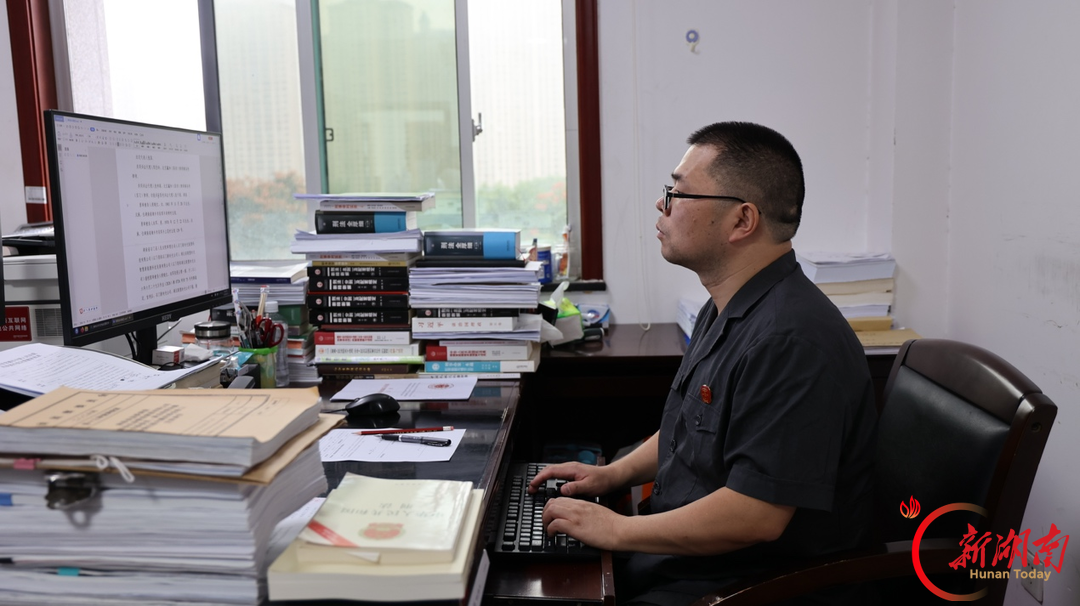 把案子办好 让群众信法——记第八届湖南省“人民满意的公务员”罗真