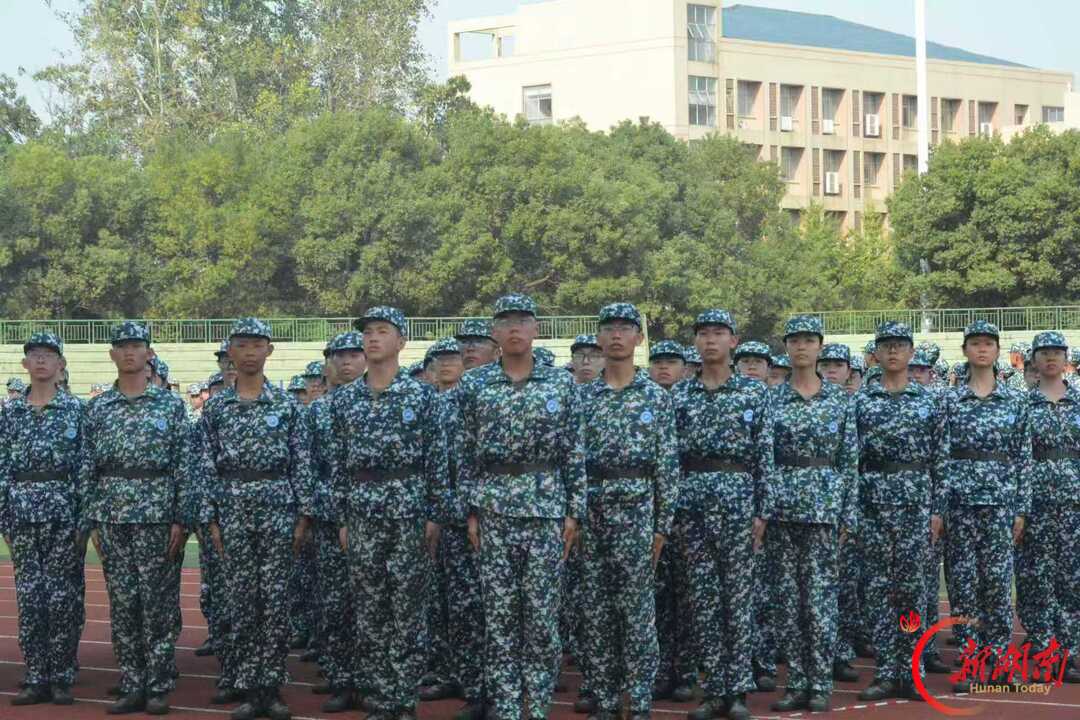 青春正步走丨以实干护军训，以担当伴新生