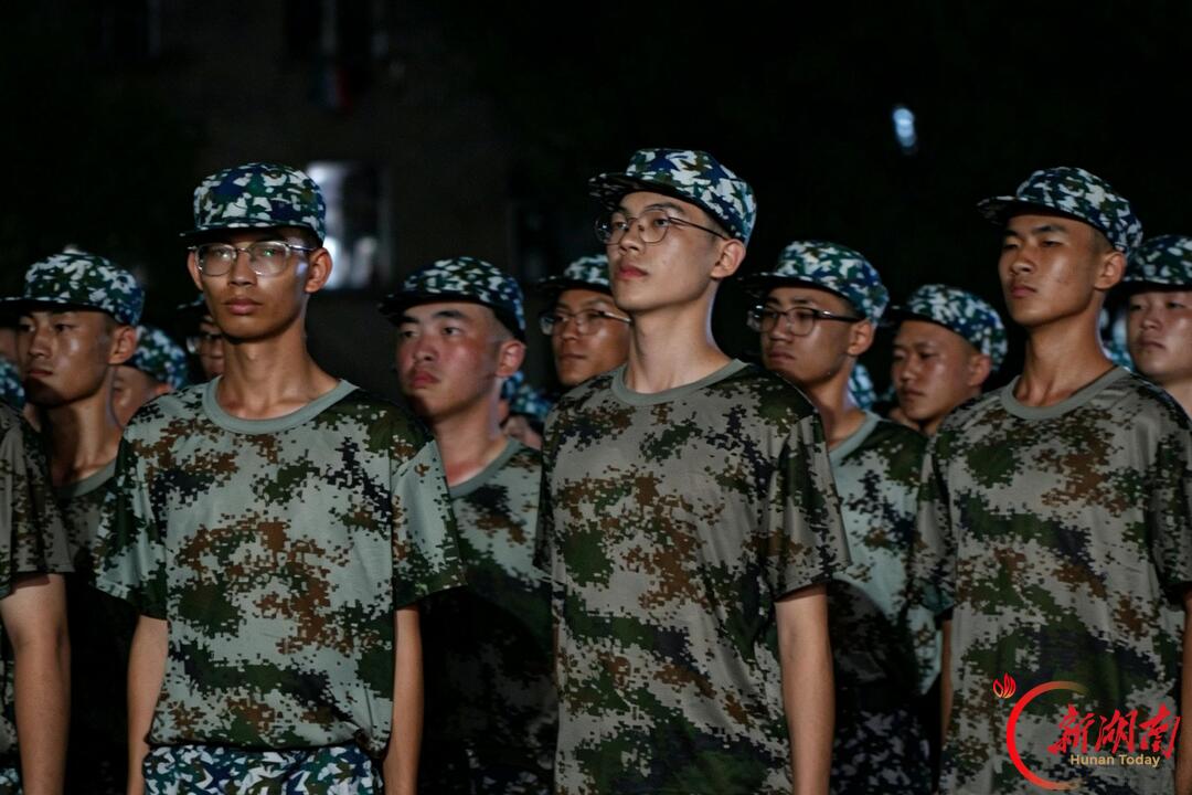 青春正步走丨夜训砺初心，迷彩绽星辉