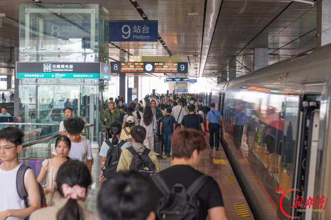 1.8分钟一趟、8天通宵运营！“双节”假期，长沙南站管内多站刷新客流纪录