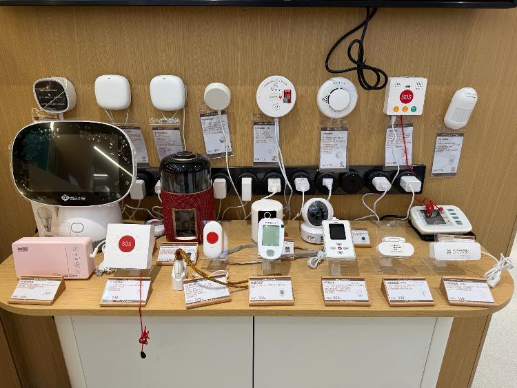 展厅天天有人体验,智慧养老产品为何“看的多买的少”?