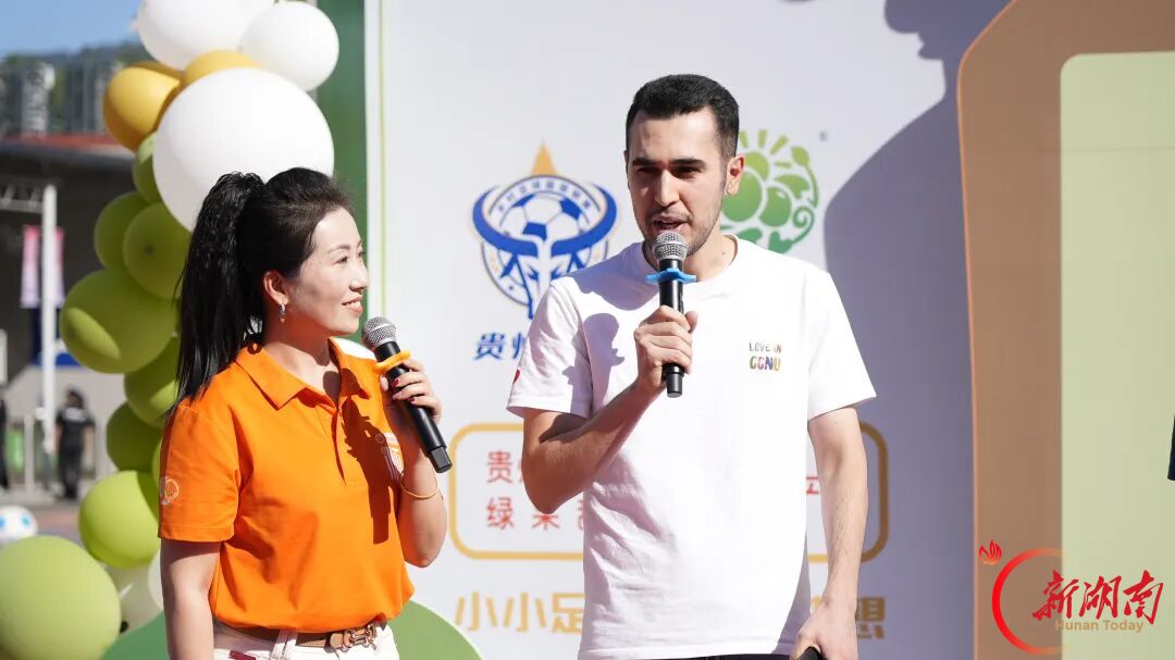 绿果甜×贵州村超联名罗汉果水新品发布会启幕