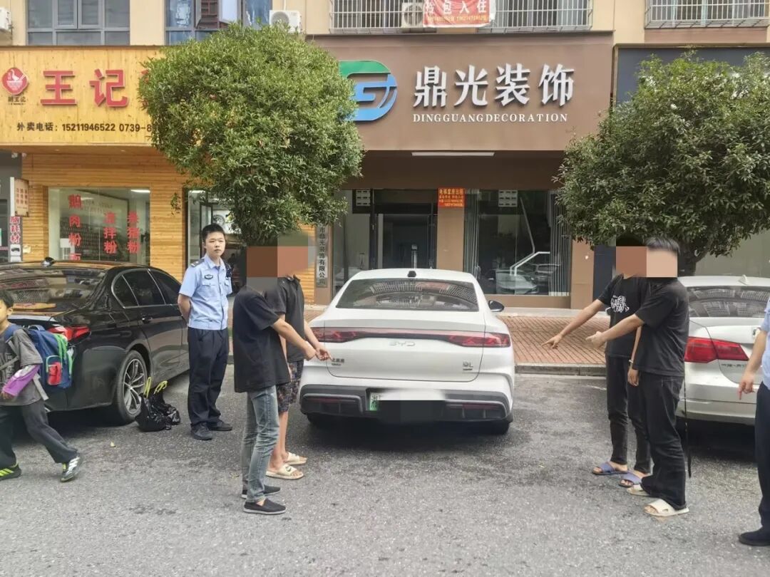 万元黄金手镯车内被盗!武冈公安快速破案