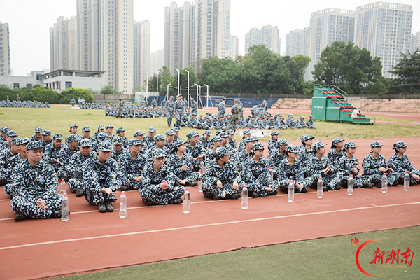 青春正步走丨朝露砺志 烈日铸魂