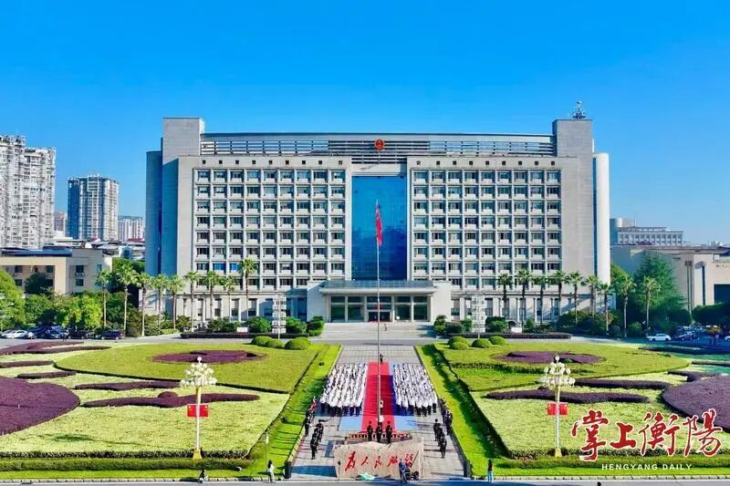 衡阳市政府机关举行升国旗仪式 刘中杰参加
