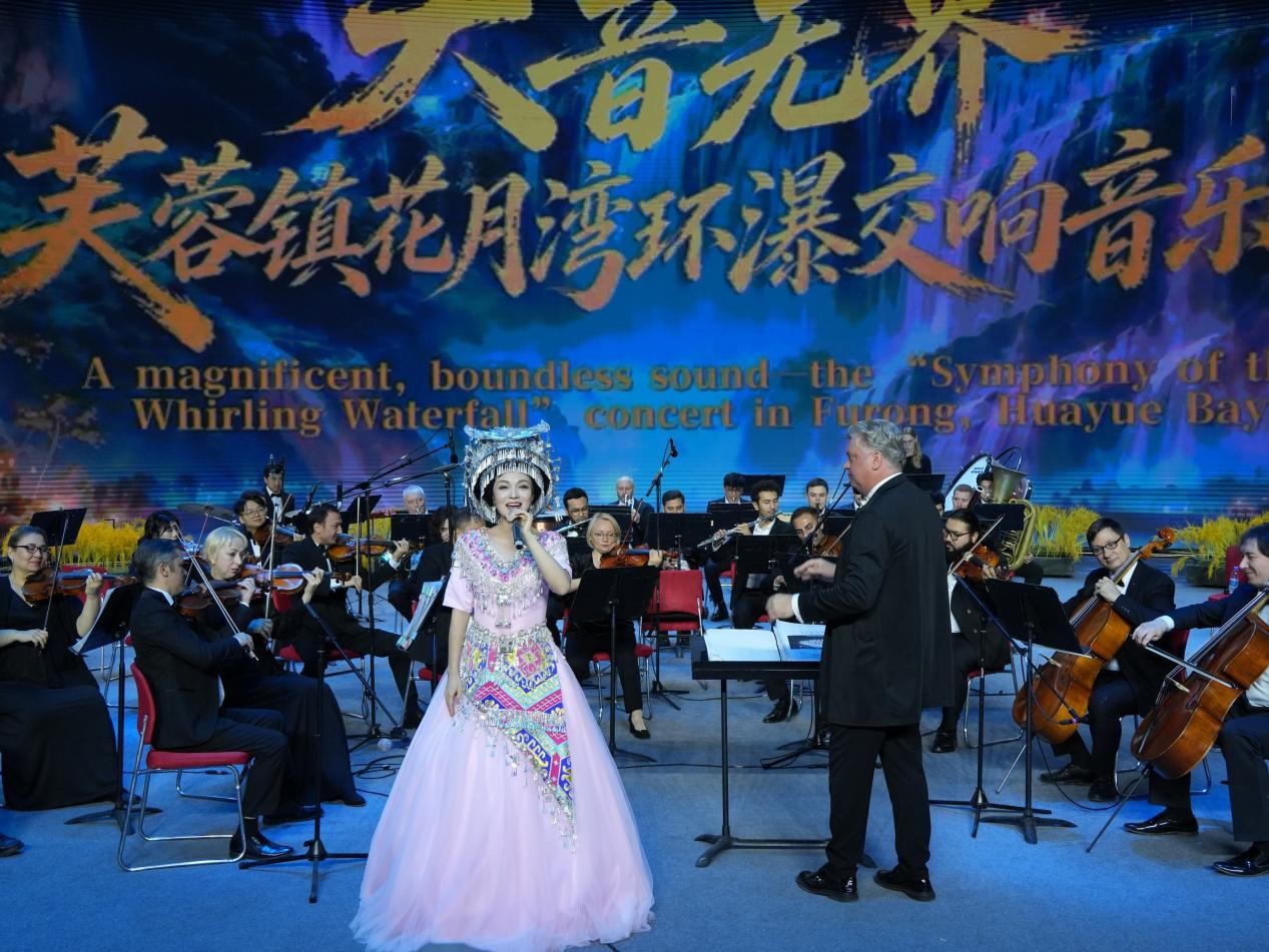 国庆假期接待超26万人次，音乐唱响芙蓉镇夜间经济新活力