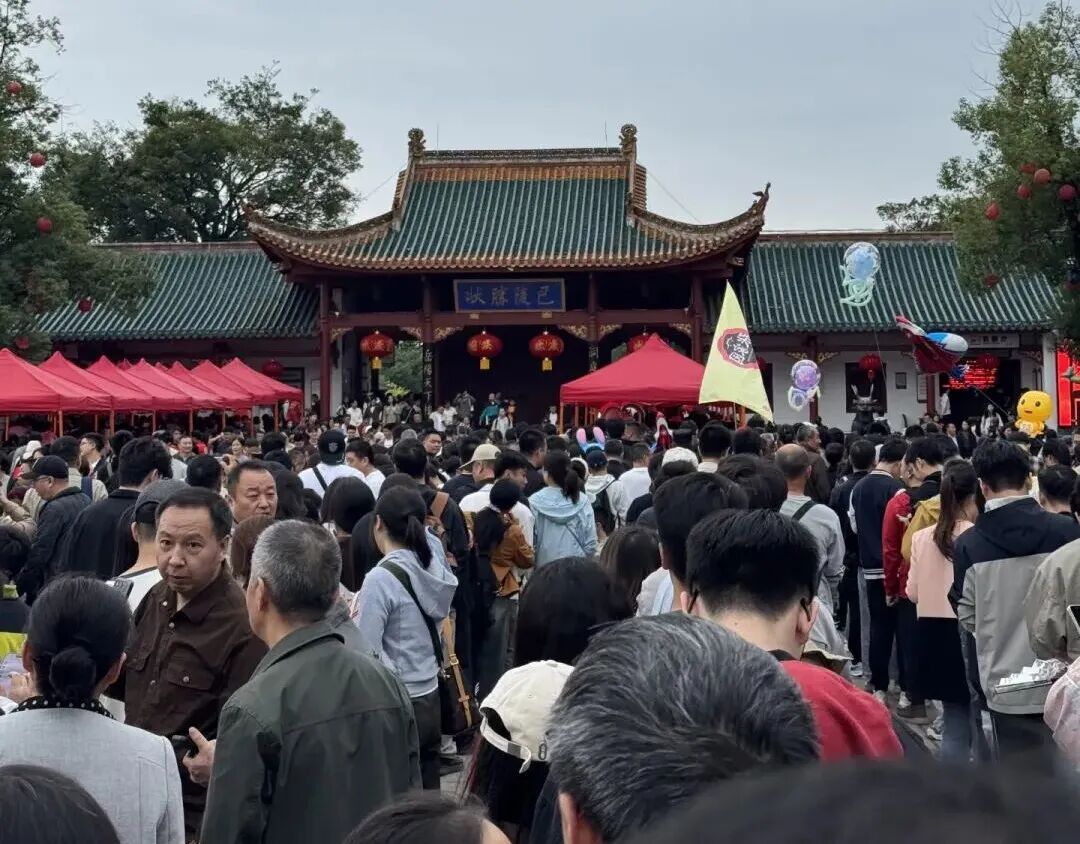 这个国庆，岳阳凭什么“入戏”出圈？353.77万人次给出答案