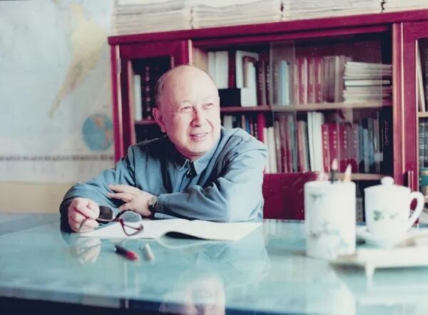 先造飞机还是先搞导弹？70年前，钱学森的判断改变了中国航天