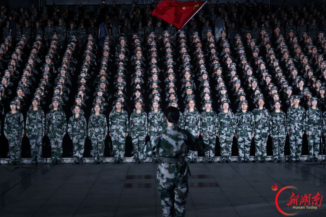 青春正步走丨迷彩戎装,我们九月相逢