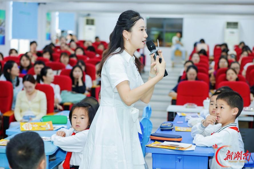 学科融通思维 语言点亮童年——基于深度学习的学科融合研讨活动在育才学校举行