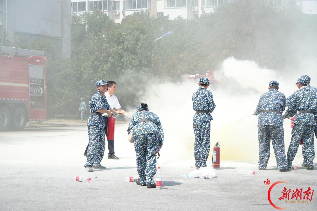 青春正步走丨军训砺少年，消防护平安