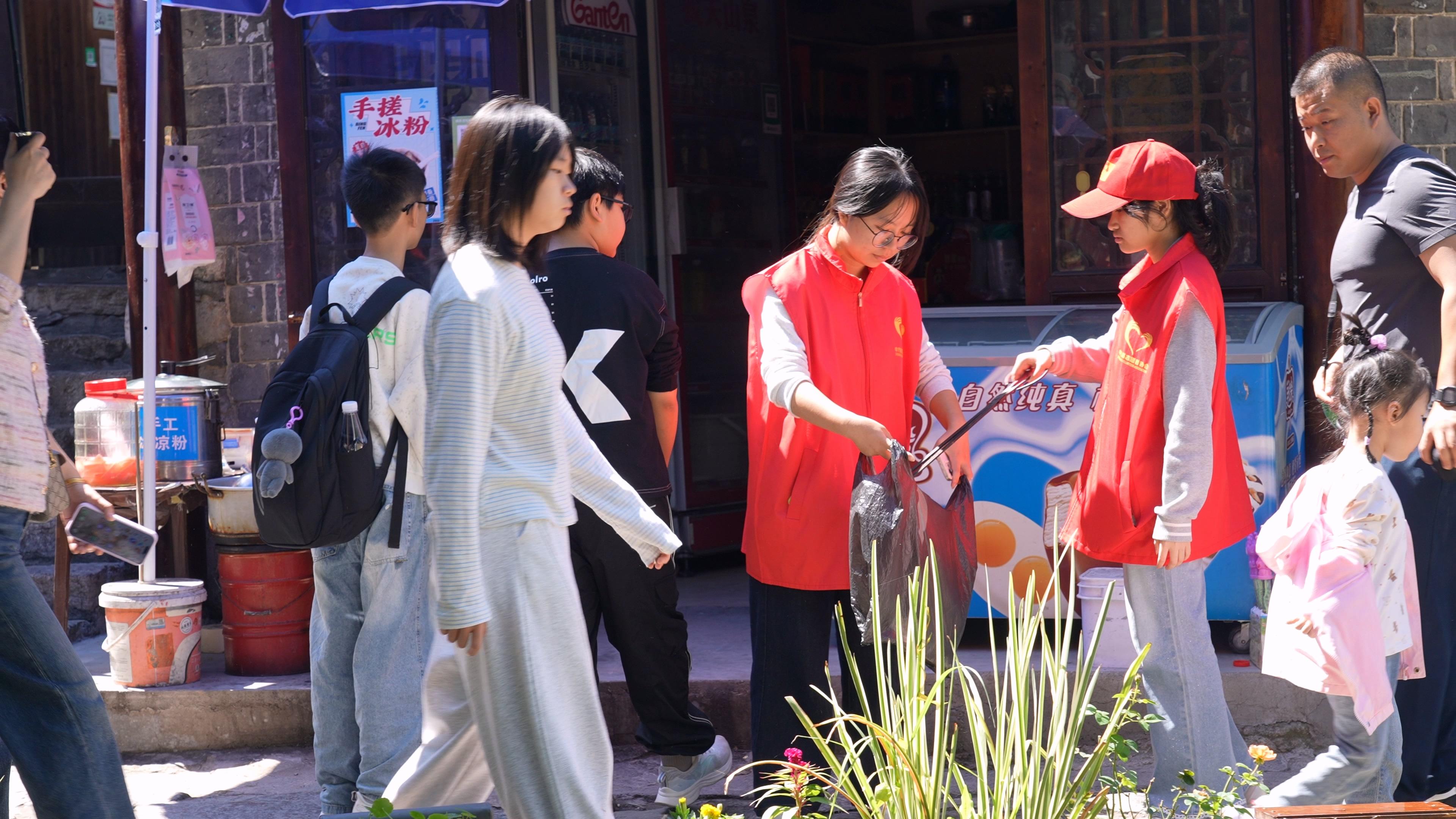 中方荆坪古村以温暖服务守护游客旅途
