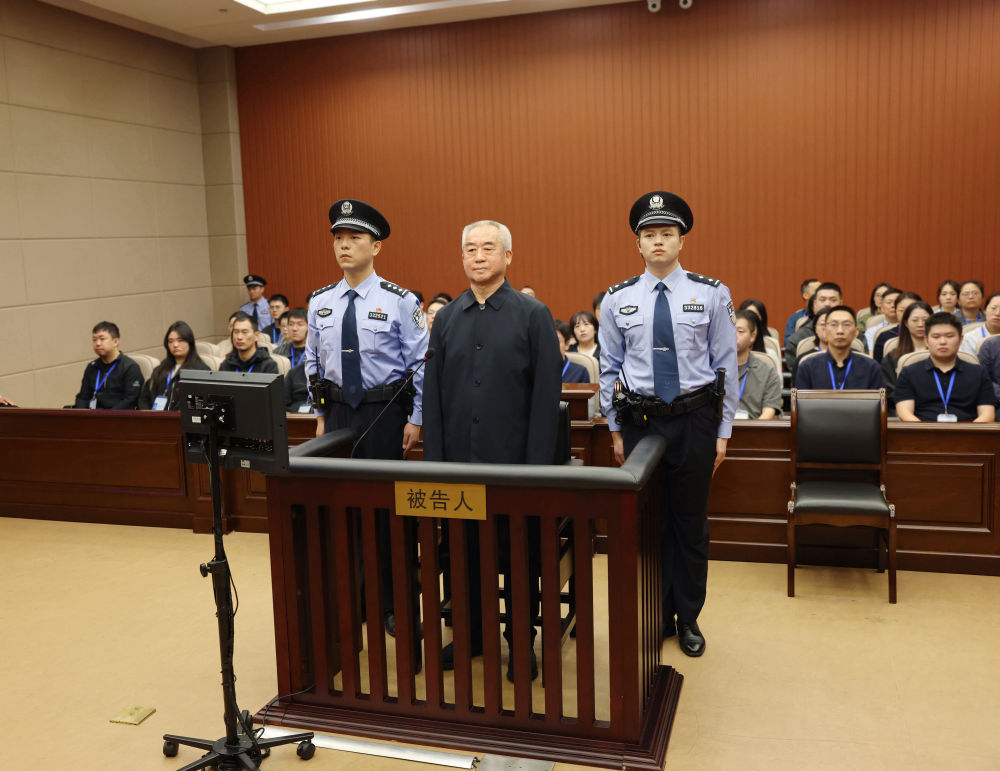 中央巡视组原副部级巡视专员许传智一审被判十二年