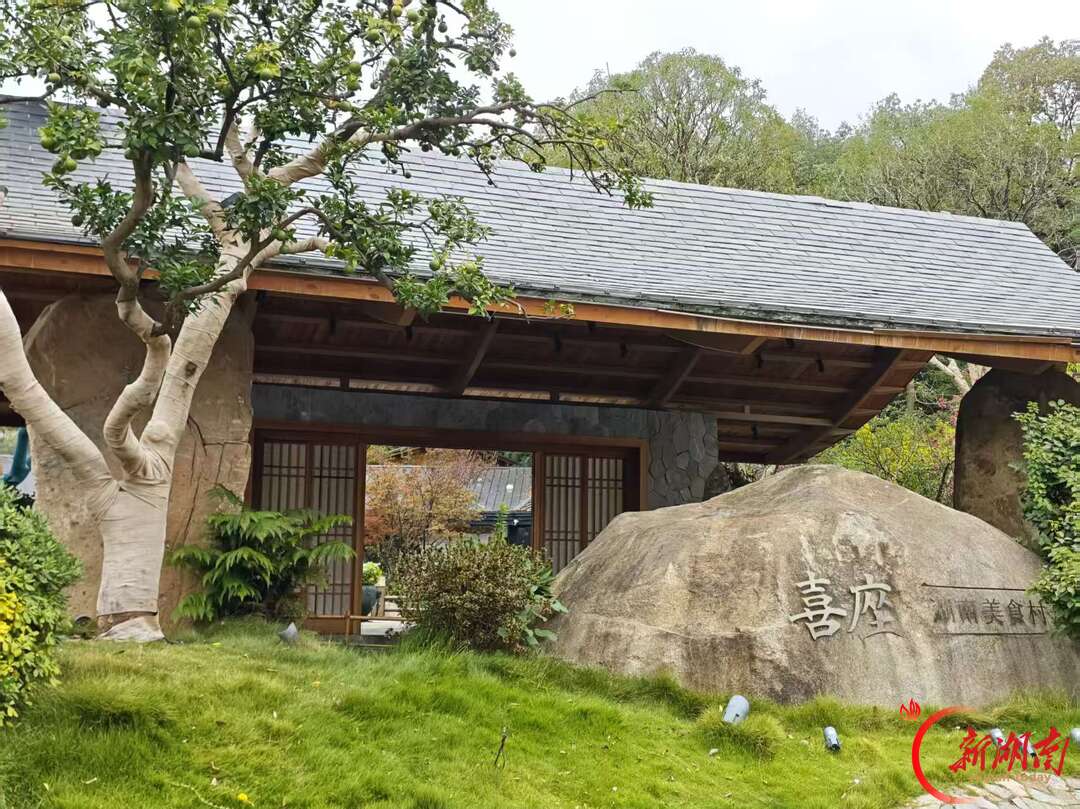 从庭院正餐到烧烤宵夜,谁把三万平美食村落搬进了城市?