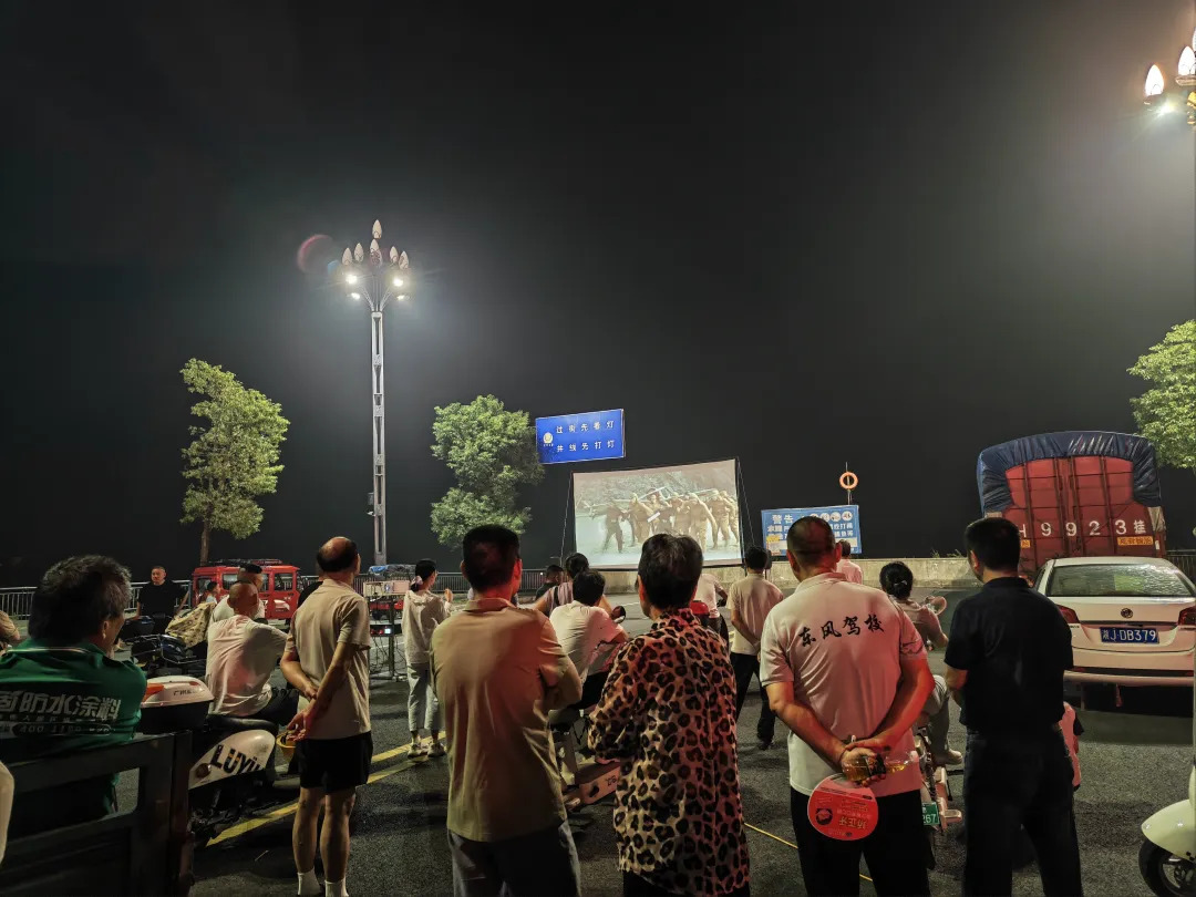白天看万兽，夜晚游山海！汉寿让游客把“国庆假期”过成“童话世界”