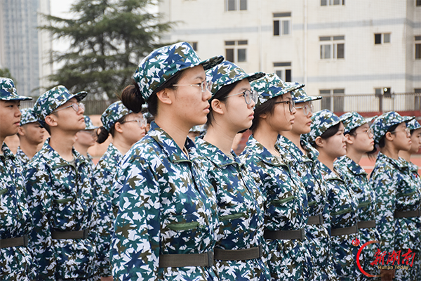 青春正步走丨朝露砺志 烈日铸魂