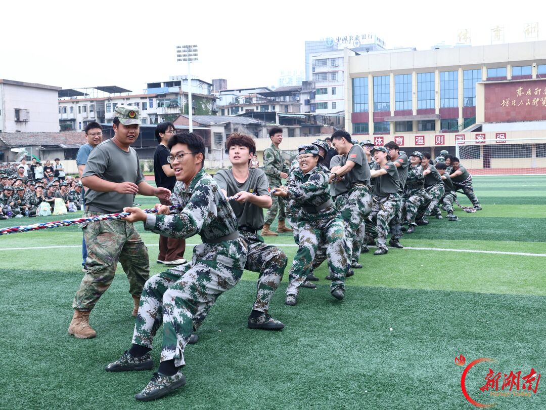 青春正步走丨迷彩戎装，我们九月相逢