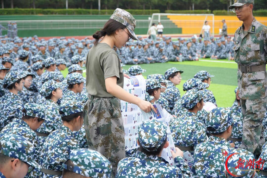 青春正步走丨迷彩方阵间,共筑反诈墙