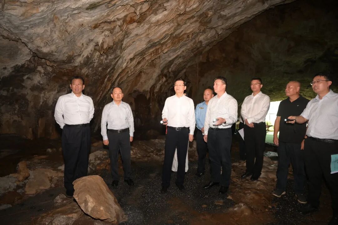 阚保勇专题调研溶洞垃圾污染问题整治工作