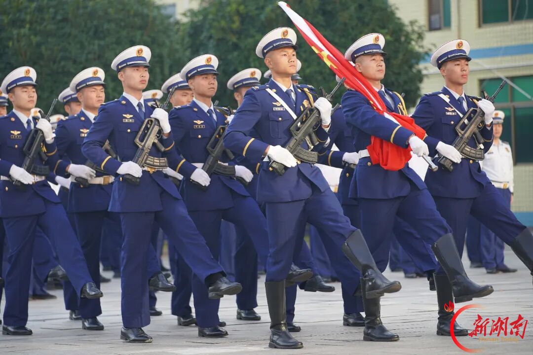 娄底市消防救援局举行国庆节后升旗仪式